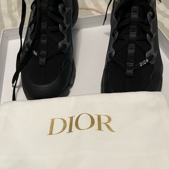 Dior sneakers slightly worn.. good condition comes w/ box and Xtra shoestrings - Picture 5 of 6
